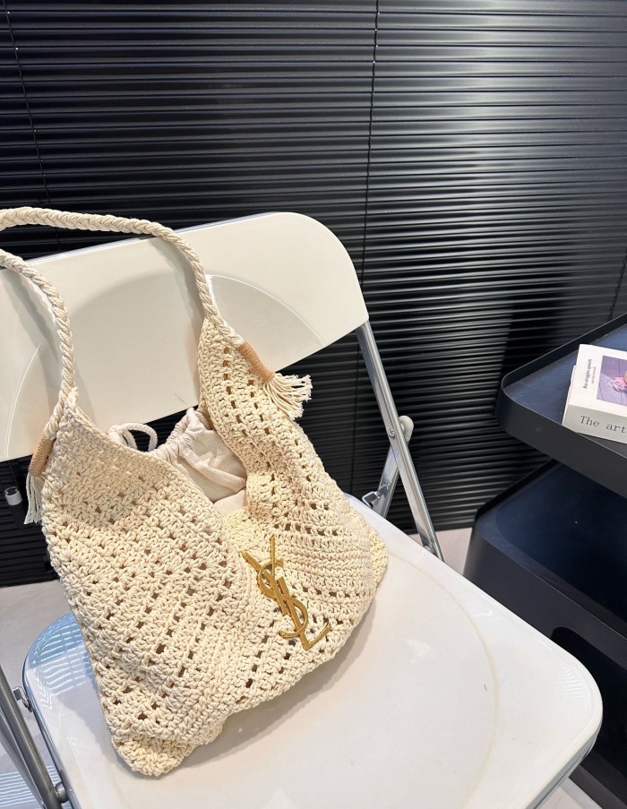 Woven beach  bag ,3A , size 36x35cm ,no box,  B68-6105-6106