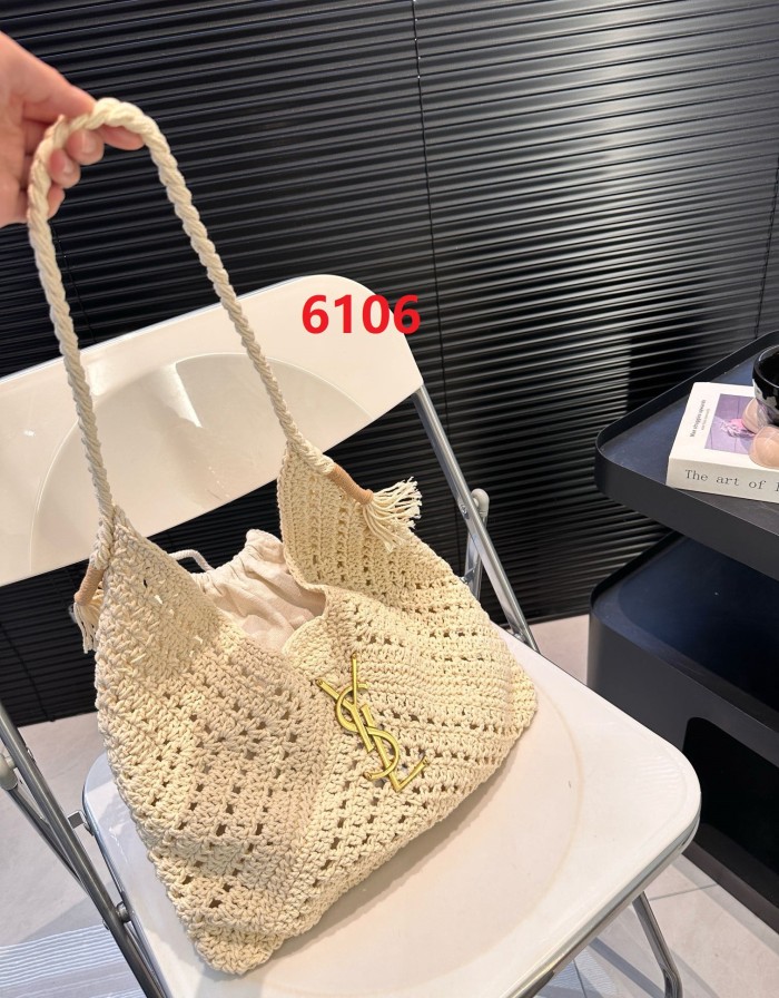 Woven beach  bag ,3A , size 36x35cm ,no box,  B68-6105-6106