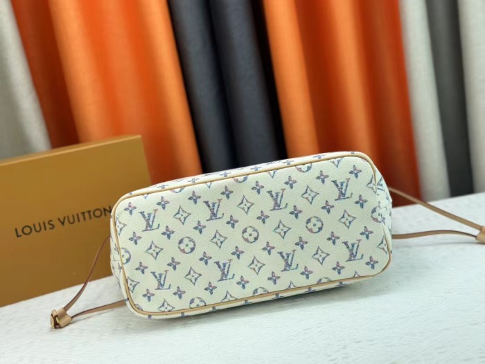 Canvas  leather  neverfull  bag ,5A,size 32x29x17cm, no box, B110-257