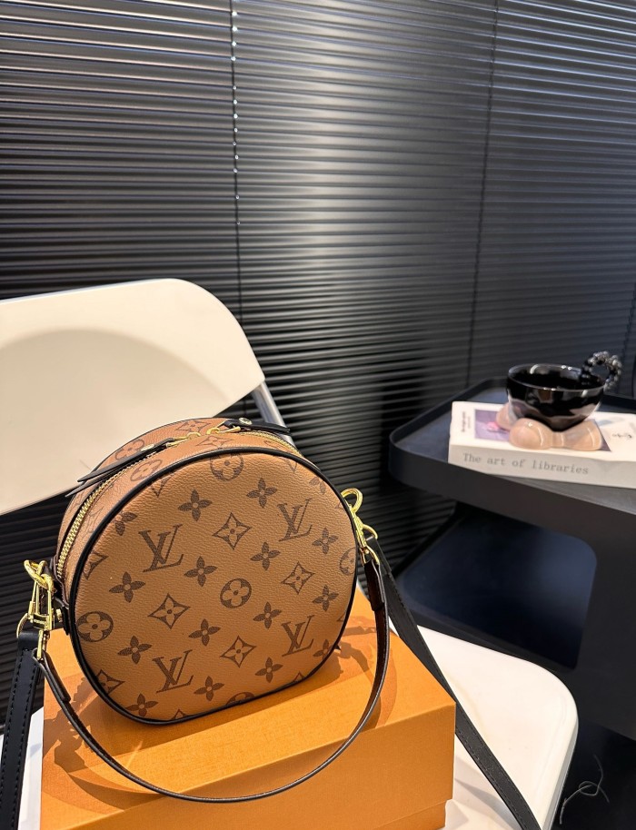 Split leather bag ,3A , size 18x17cm ,no box,  B68-6120