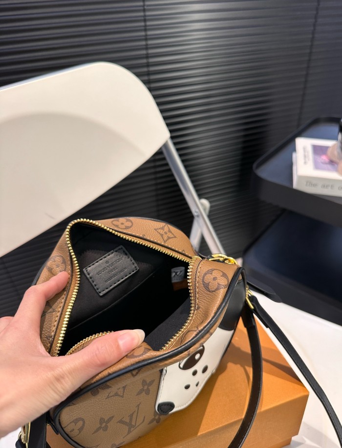 Split leather bag ,3A , size 18x17cm ,no box,  B68-6120