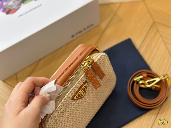Straw raffia leather bag ,3A ,size 18x12cm ,no box,  B68-6162