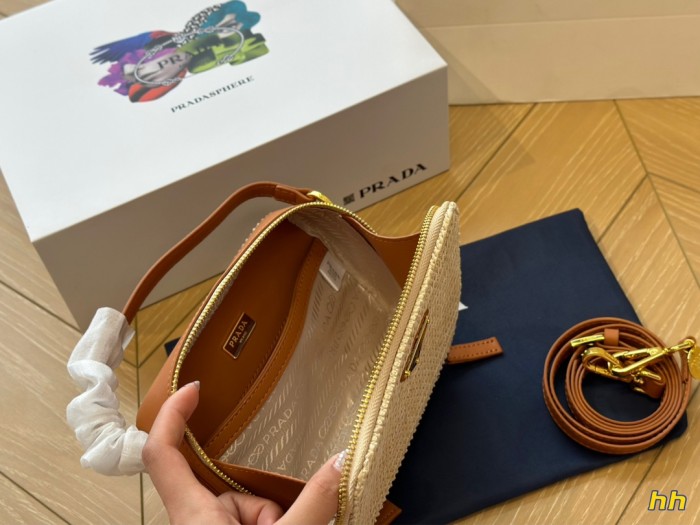 Straw raffia leather bag ,3A ,size 18x12cm ,no box,  B68-6162