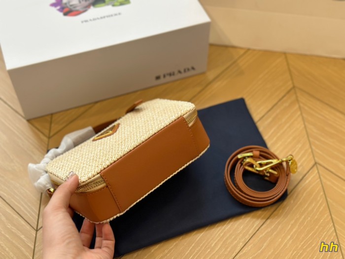 Straw raffia leather bag ,3A ,size 18x12cm ,no box,  B68-6162
