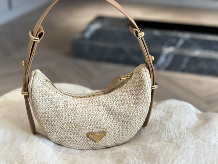 Straw raffia leather bag ,3A , size 22x12cm,no box,  B75-2990
