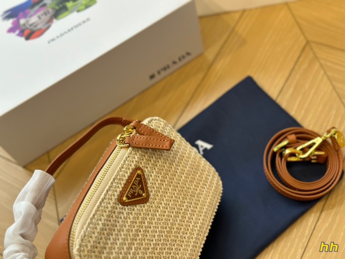 Straw raffia leather bag ,3A ,size 18x12cm ,no box,  B68-6162