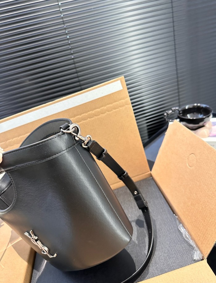 Split leather bag ,3A ,size 20x23cm,no box,  B75-3042
