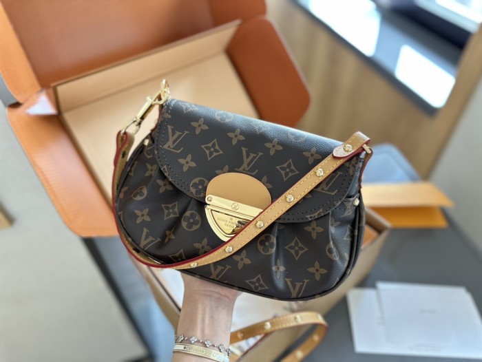 Split leather bag ,3A ,size 27x18x3cm,no box,  B75-3025