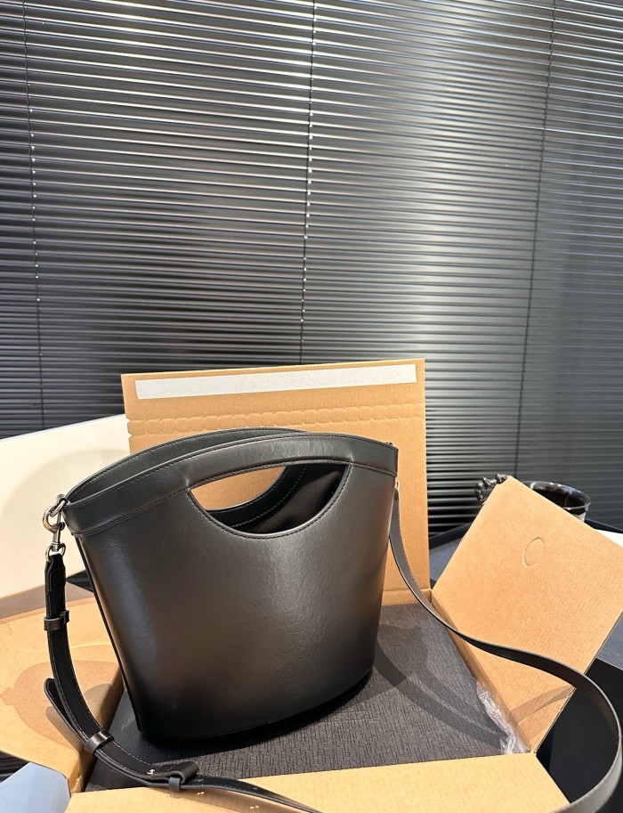 Split leather bag ,3A ,size 20x23cm,no box,  B75-3042