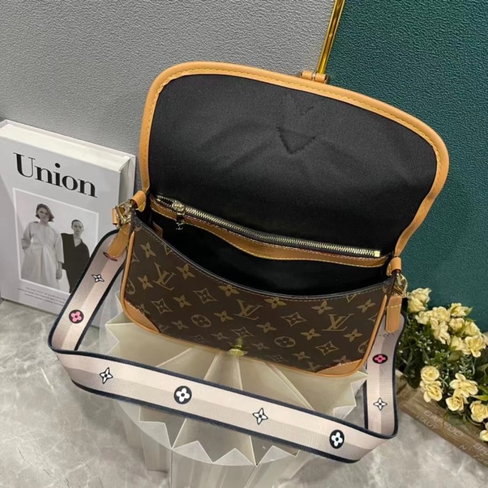 Canvas  leather  bag ,5A,size 24x15x9cm, no box, B110-258-260