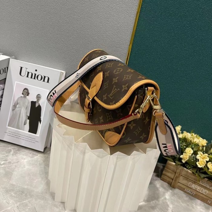 Canvas  leather  bag ,5A,size 24x15x9cm, no box, B110-258-260