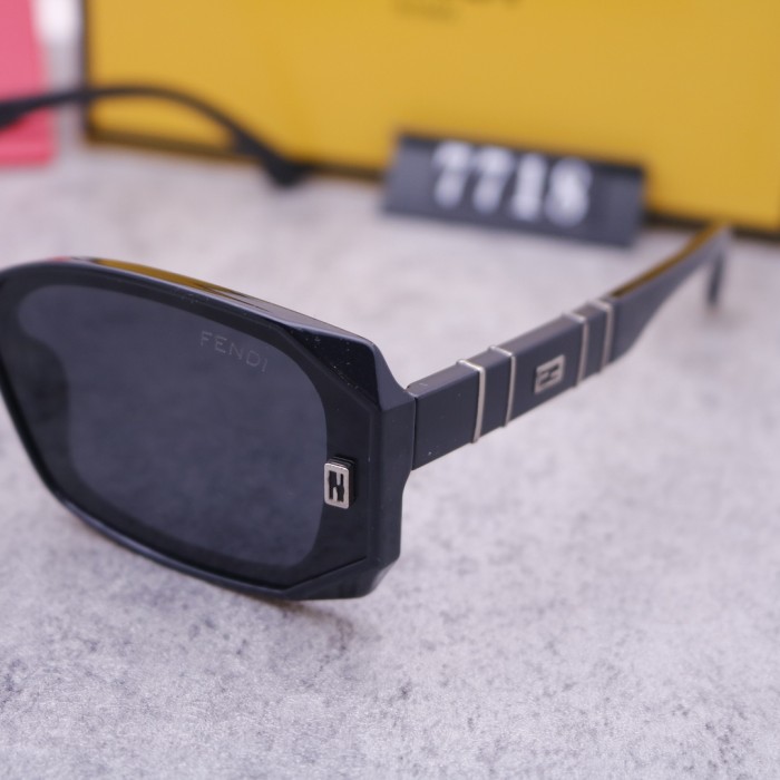 Blue light blocking sunglasses with the box and case ,G25-493-495
