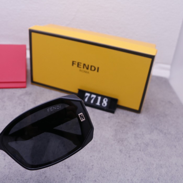 Blue light blocking sunglasses with the box and case ,G25-493-495
