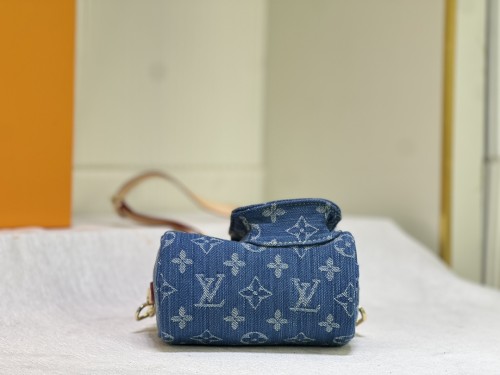 Leather and canvas bag ,5A , size 16x10x7.5cm,no box,  B88-1816