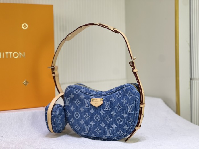 Leather and canvas bag ,5A , size 25x15x5cm,no box,  B88-1817