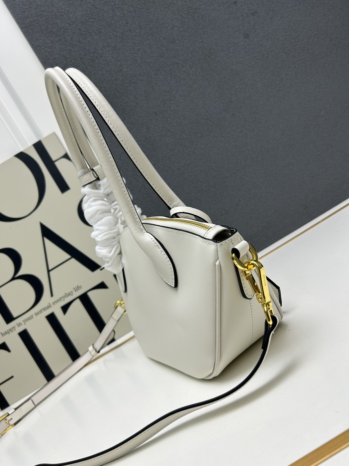 Leather bag ,5A ,size 26x17x9cm,no box,  B110-263