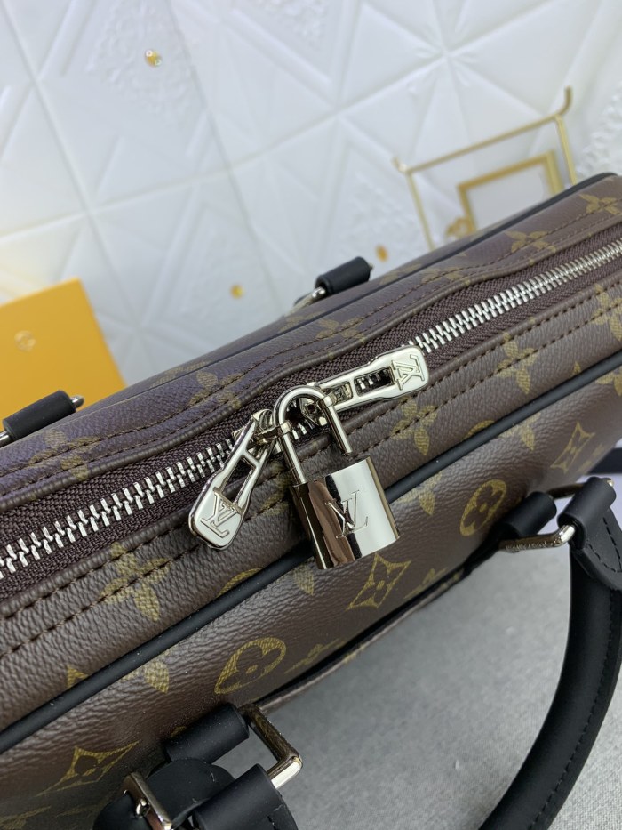 Leather bag ,5A ,size 36.5x27.5x6cm,no box,  B110-278