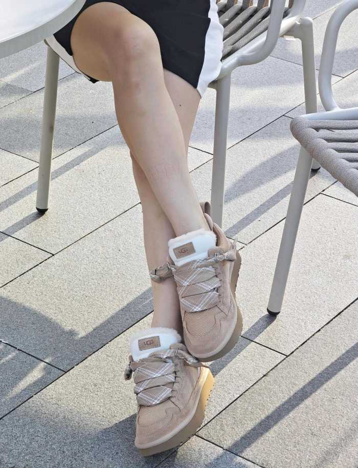 Women  and men flat boots  shoes，with box,size 35-42, SS98-507-509