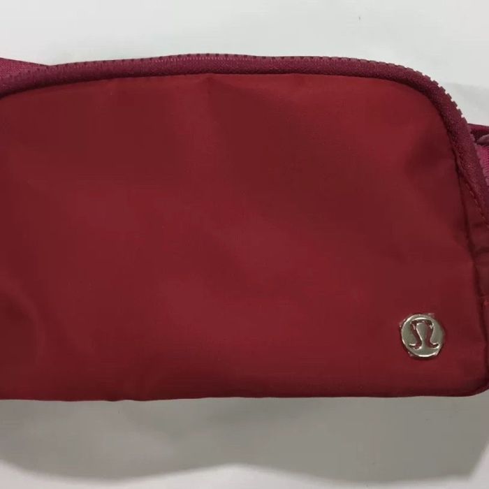 Waterproof nylon running yoga crossbody bag chest bag，size 19*5.5*13cm,B20-296-313