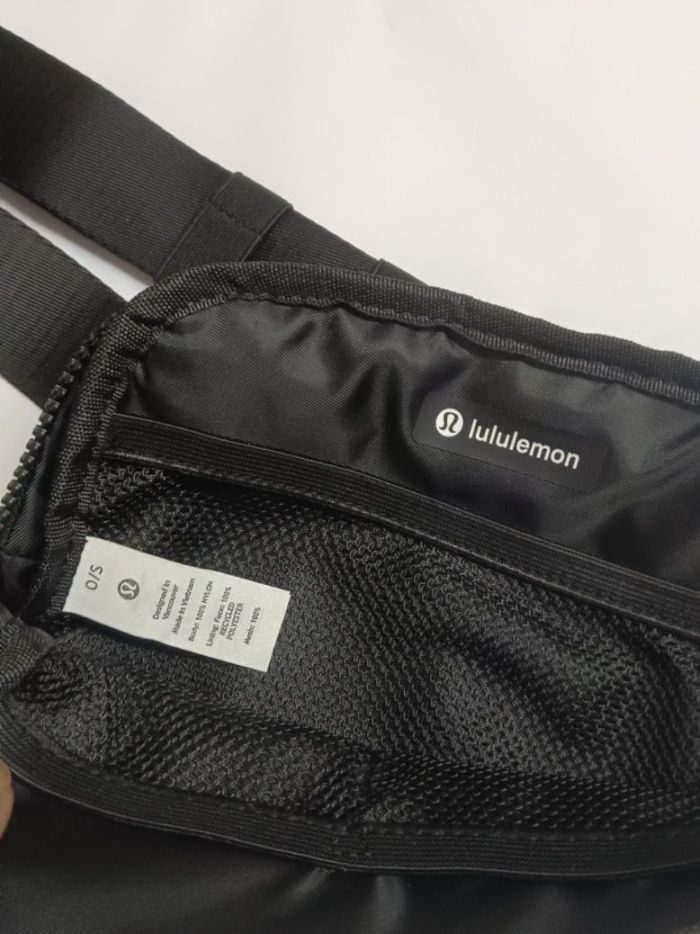 Waterproof nylon running yoga crossbody bag chest bag，size 19*5.5*13cm,B20-296-313