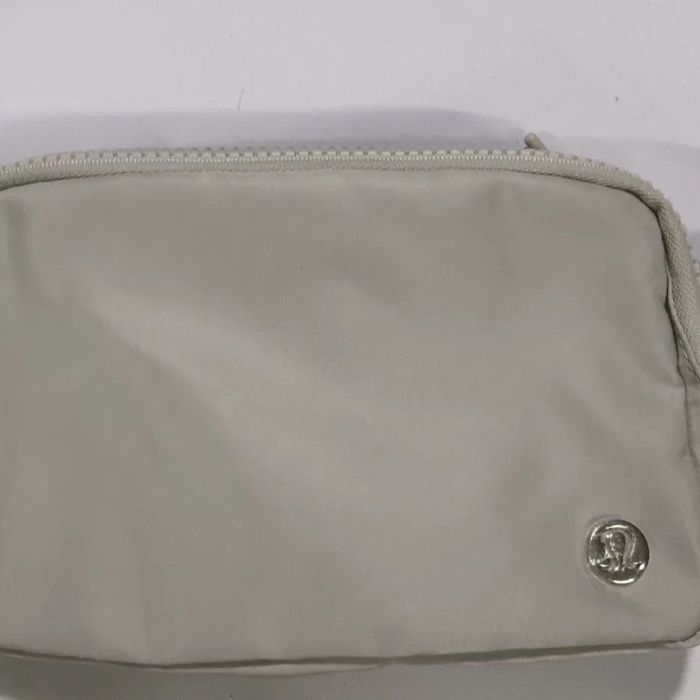 Waterproof nylon running yoga crossbody bag chest bag，size 19*5.5*13cm,B20-296-313
