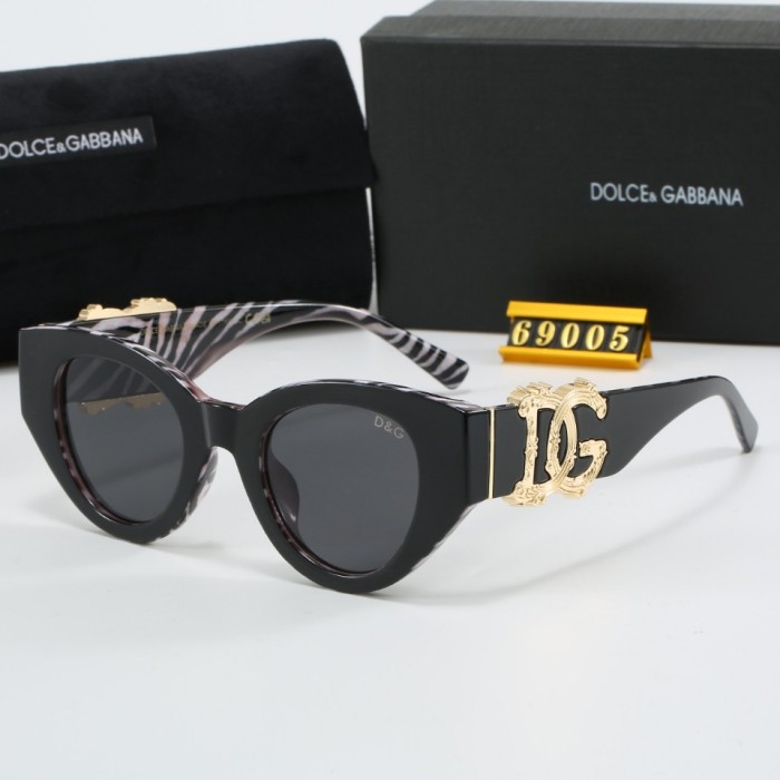Blue light blocking sunglasses with the box and case ,G25-638-647