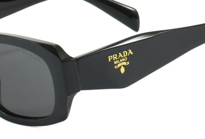 Blue light blocking sunglasses with the box and case ,G25-667-672
