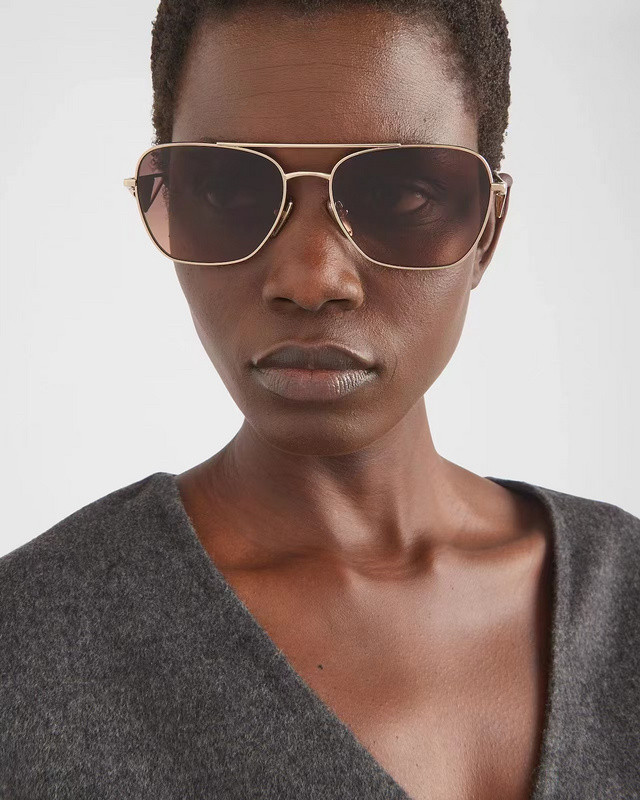 Blue light blocking sunglasses with the box and case ,G25-851-856