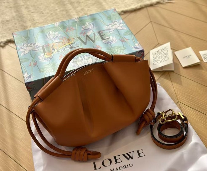 Leather bag ,4A ,size 27x18cm,no box,  B88-3-5