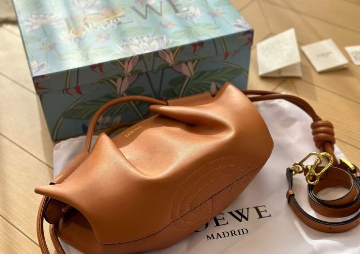Leather bag ,4A ,size 27x18cm,no box,  B88-3-5