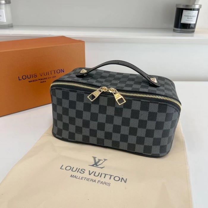 PU leather bag ,budget ,size 25x14x13cm,no box,  B35-95-101