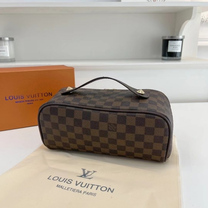 PU leather bag ,budget ,size 25x14x13cm,no box,  B35-95-101