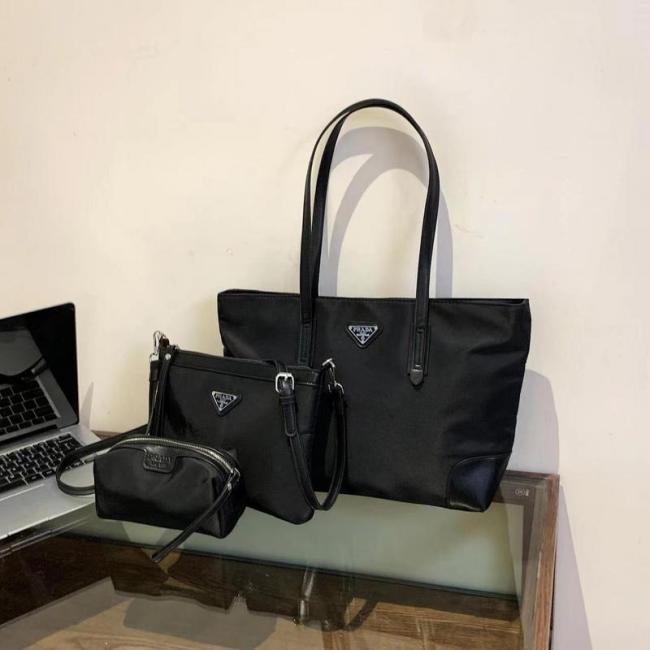 Nylon bag bag ,budget ,size 39x26x11cm,no box, B35-73