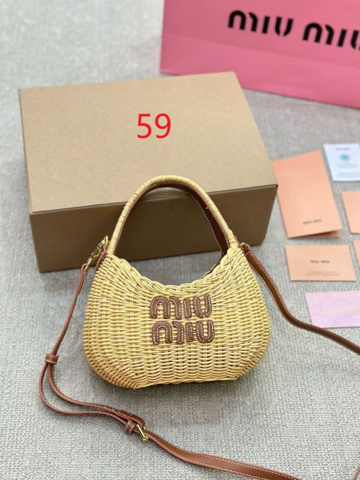 Weave a shoulder bag for women，4A quality，with box, size 12*12cm,B68-59