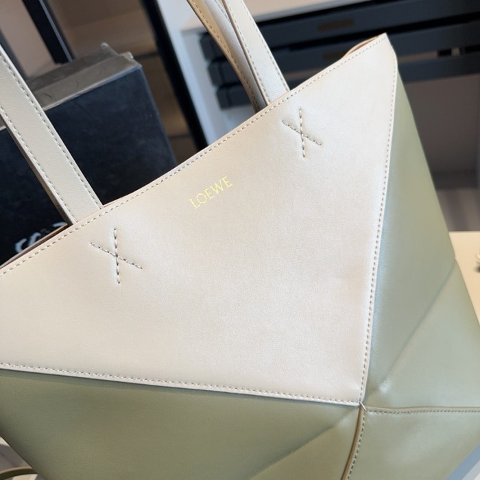 Leather bag ,4A ,size 25x30x14cm,no box,  B88-40-43