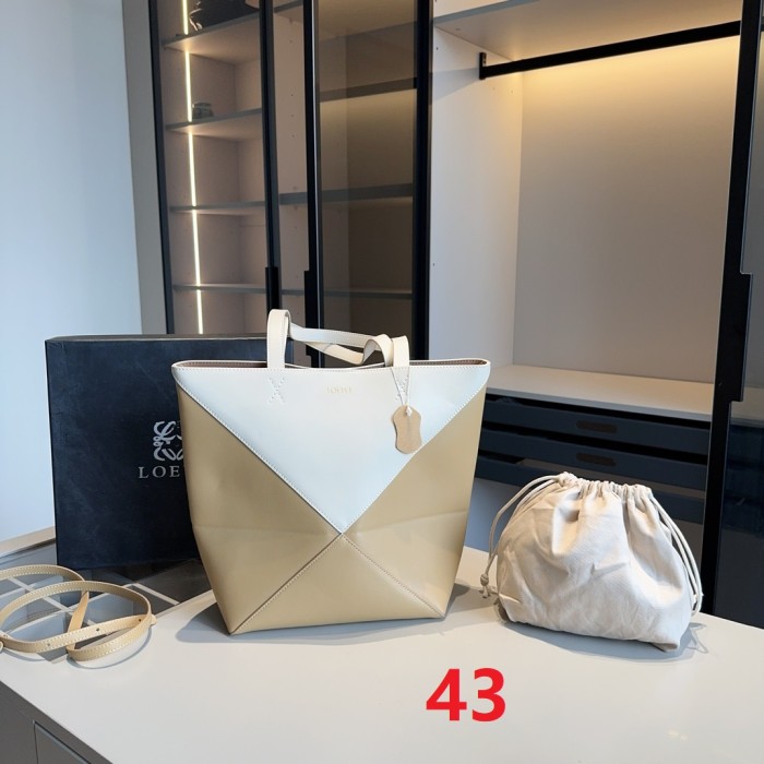 Leather bag ,4A ,size 25x30x14cm,no box,  B88-40-43