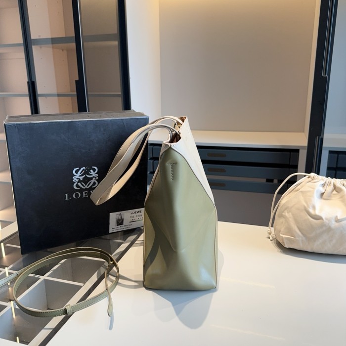 Leather bag ,4A ,size 25x30x14cm,no box,  B88-40-43