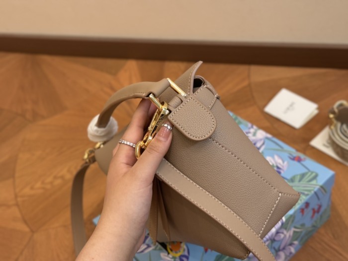 Leather bag ,4A ,size 24x18cm,no box,  B88-12-23