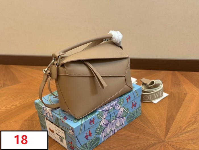 Leather bag ,4A ,size 24x18cm,no box,  B88-12-23