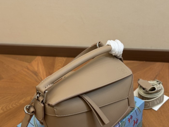 Leather bag ,4A ,size 24x18cm,no box,  B88-12-23