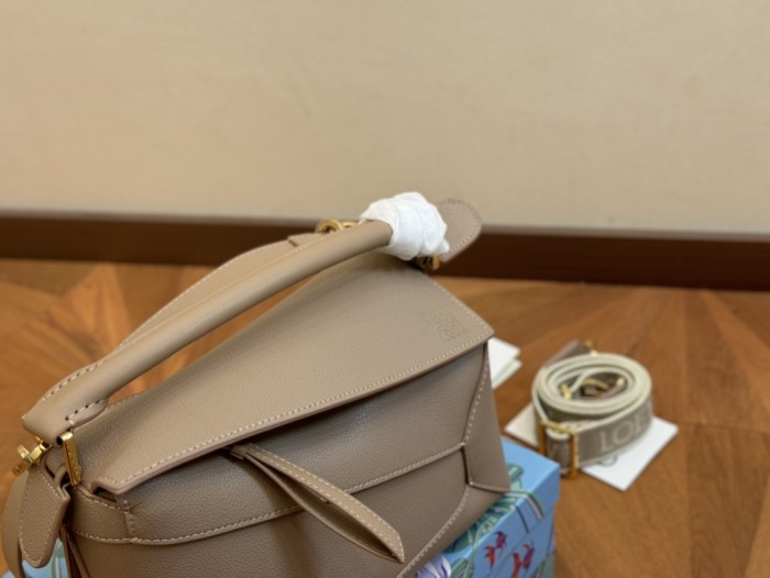 Leather bag ,4A ,size 24x18cm,no box,  B88-12-23