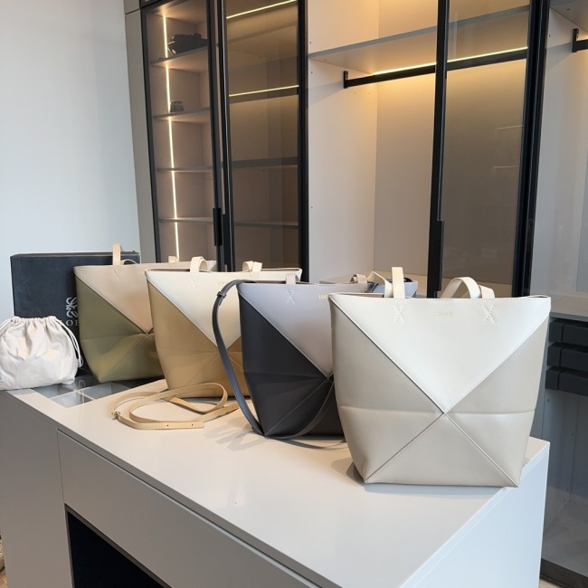 Leather bag ,4A ,size 25x30x14cm,no box, B88-40-43