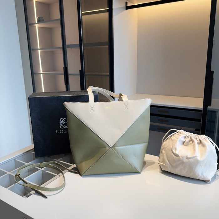 Leather bag ,4A ,size 25x30x14cm,no box,  B88-40-43