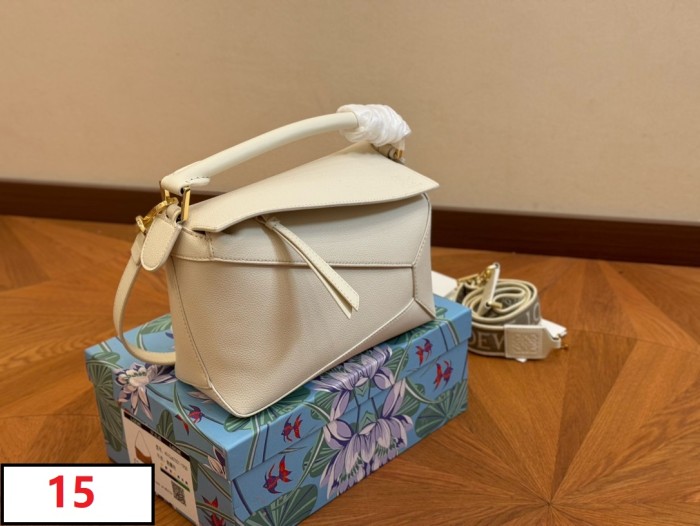 Leather bag ,4A ,size 24x18cm,no box,  B88-12-23