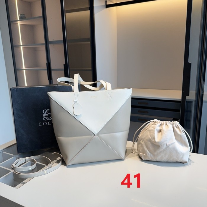 Leather bag ,4A ,size 25x30x14cm,no box,  B88-40-43