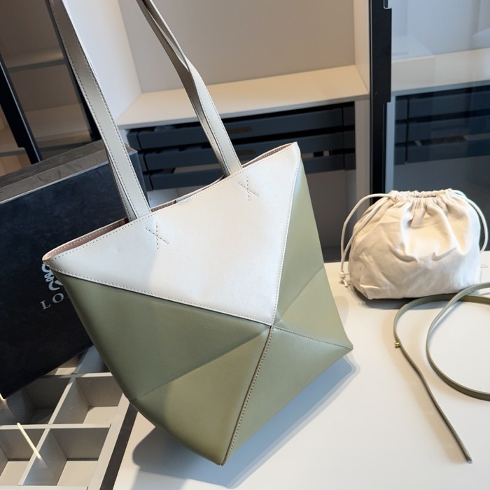 Leather bag ,4A ,size 25x30x14cm,no box,  B88-40-43