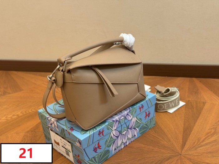 Leather bag ,4A ,size 24x18cm,no box,  B88-12-23