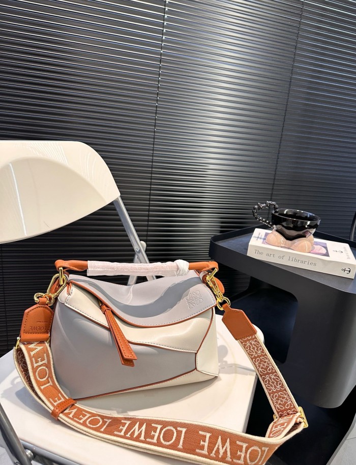 Leather bag ,4A ,size 24x15cm,no box,  B88-75-79
