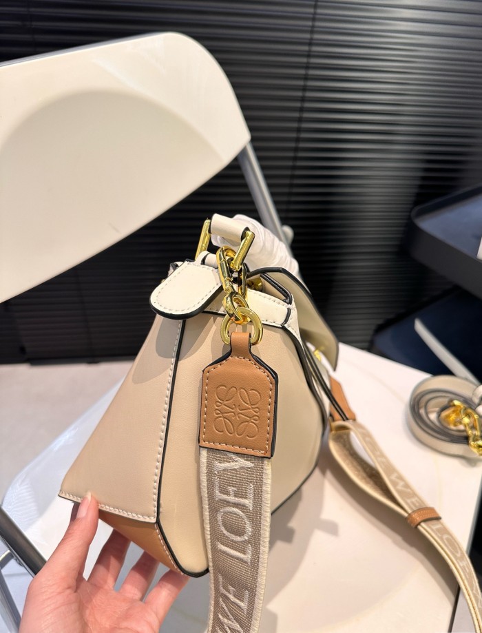 Leather bag ,4A ,size 24x15cm,no box,  B88-75-79