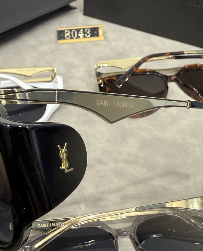 Blue light blocking sunglasses with the box and case ,G25-941-945